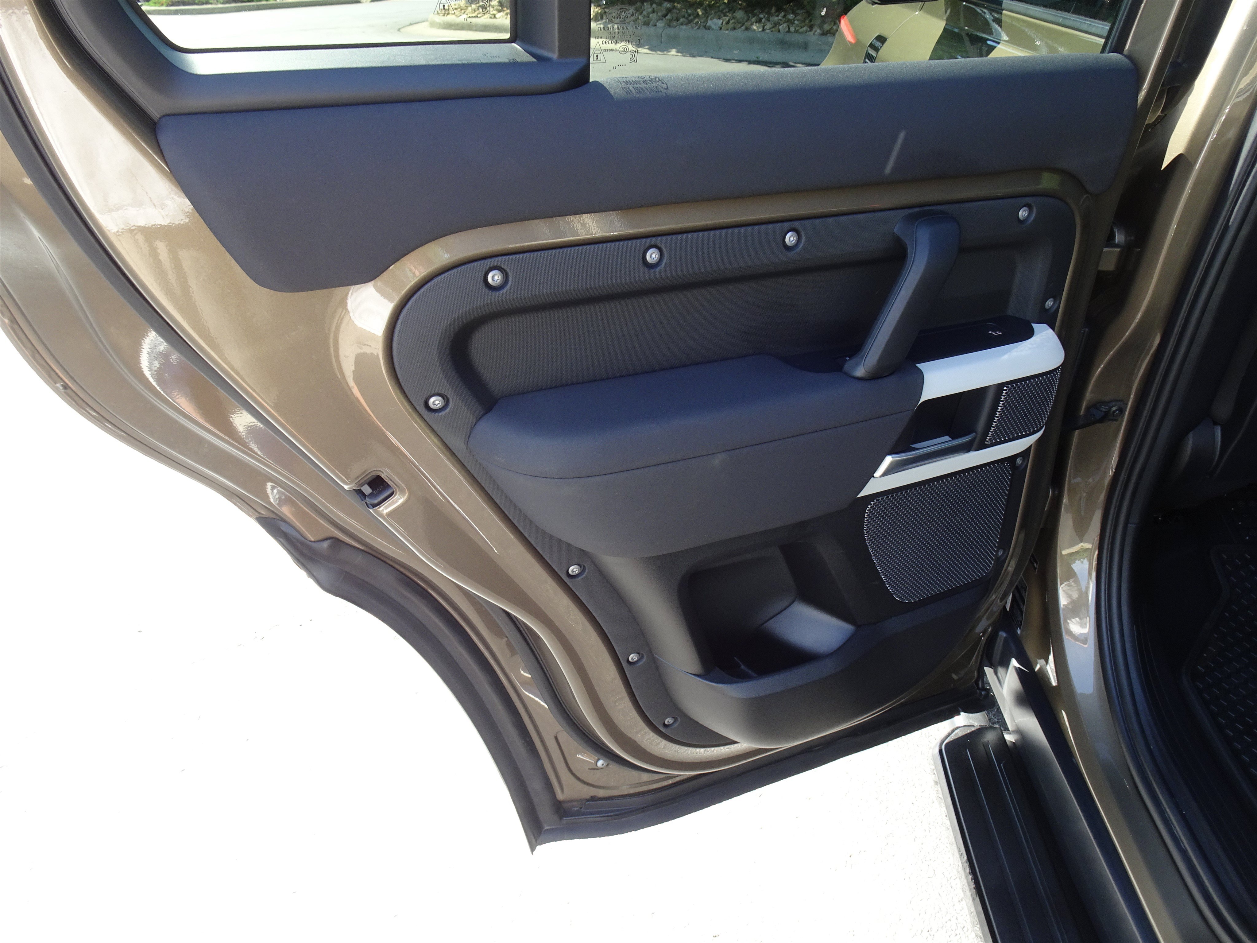 Used 2022 Land Rover Defender 110 SE AWD/4WD image 22