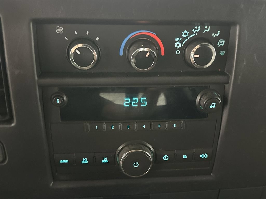 Used 2010 Chevrolet Express 2500 RWD image 27
