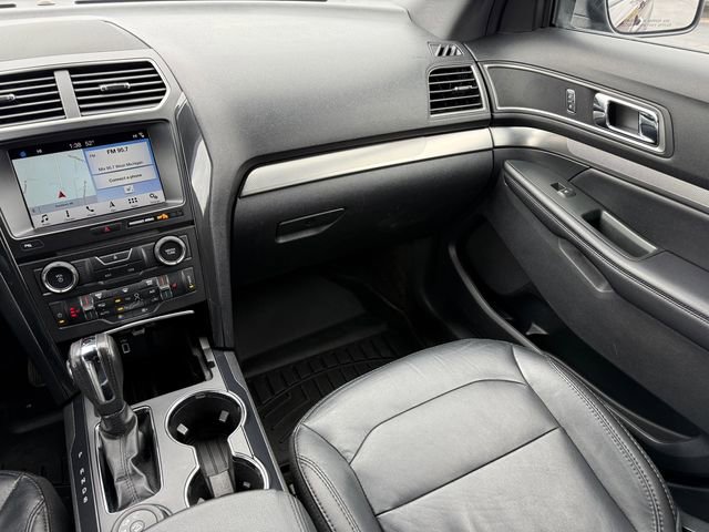 Used 2018 Ford Explorer XLT w/ Equipment Group 202A AWD/4WD image 34