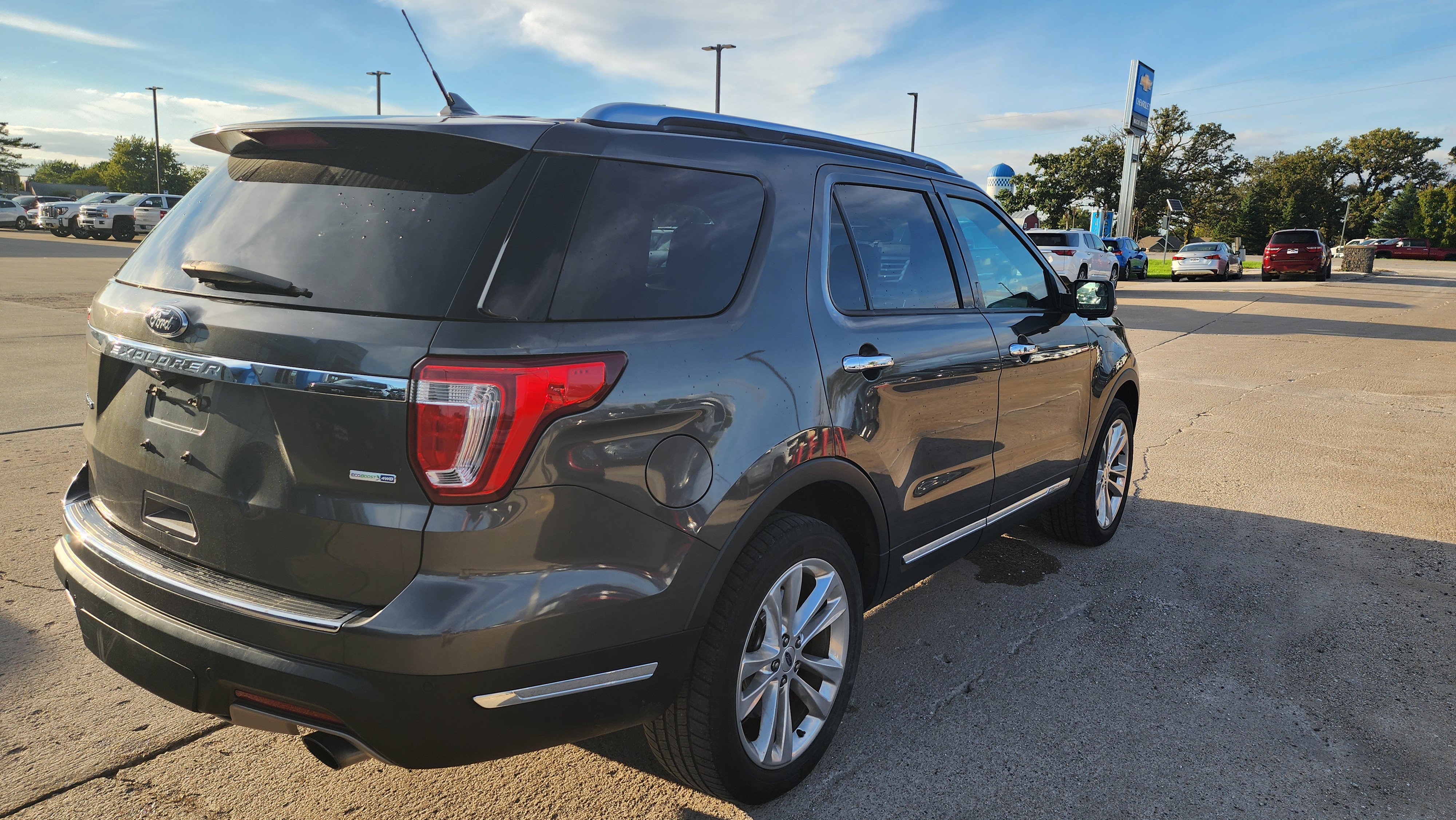 Used 2018 Ford Explorer Limited w/ Class II Trailer Tow Package AWD/4WD image 4