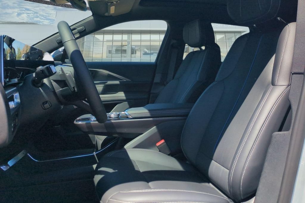 New 2026 Cadillac Lyriq Luxury AWD/4WD image 11