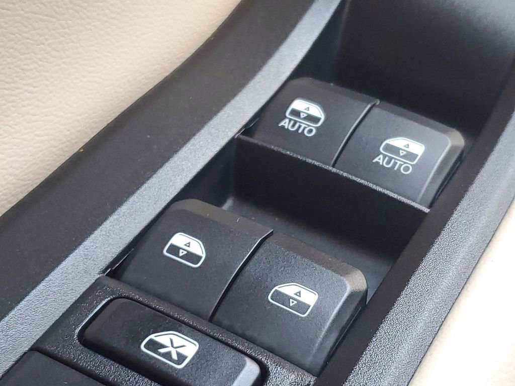 Used 2022 Jeep Grand Cherokee Limited w/ Luxury Tech Group II image 36