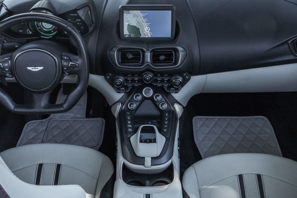 Used 2022 Aston Martin V8 Vantage Roadster RWD image 18