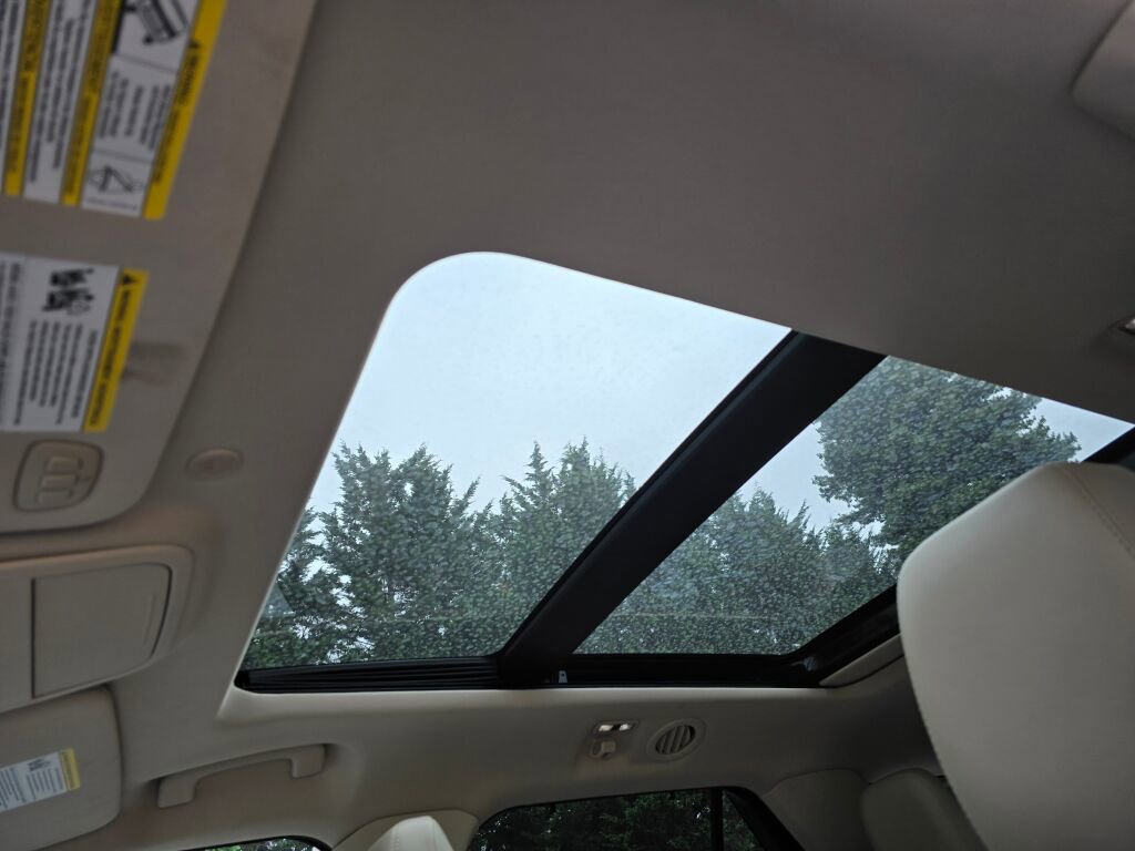 Used 2020 Ford Explorer Platinum w/ Premium Technology Package image 32