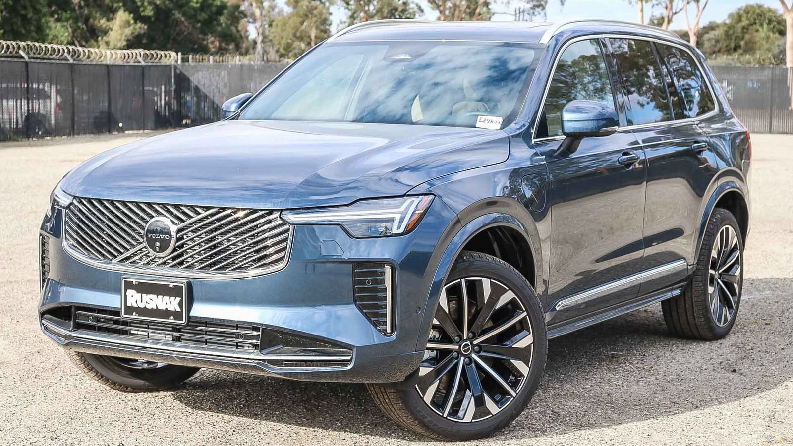 New 2026 Volvo XC90 T8 Plus AWD/4WD image 1