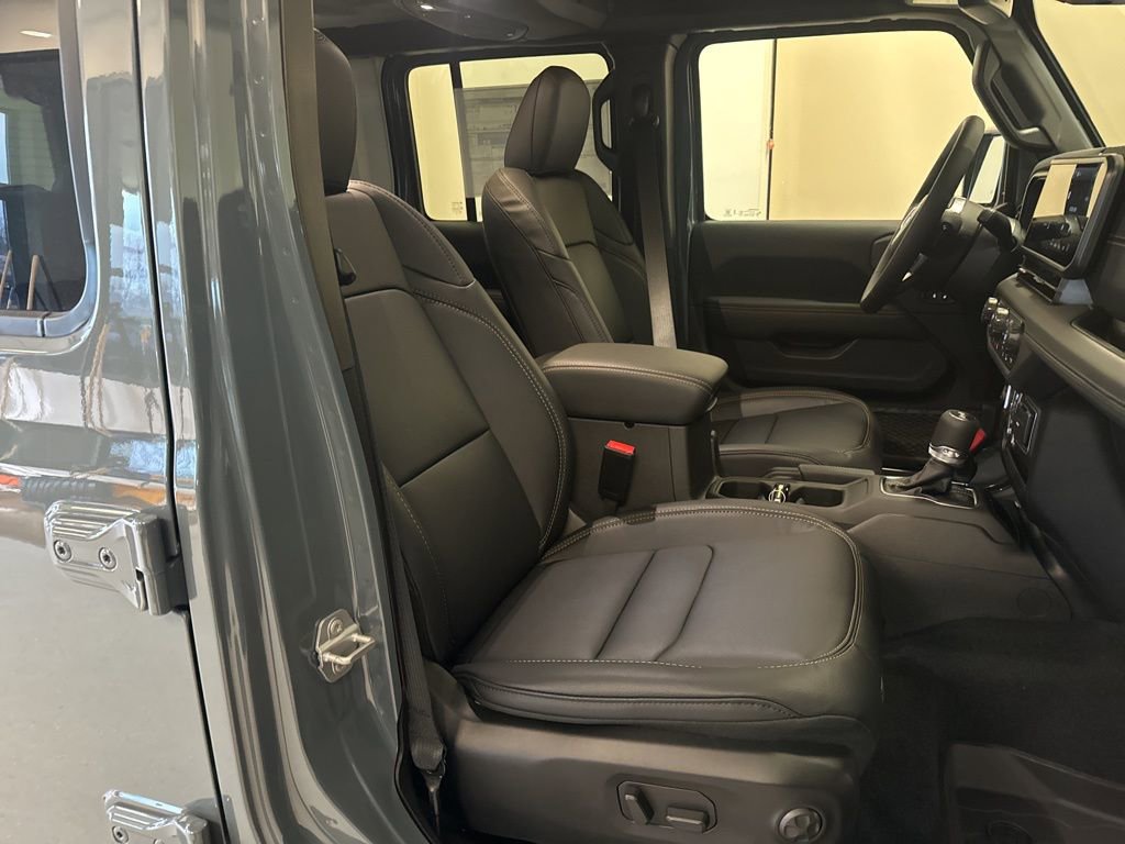 New 2026 Jeep Wrangler Unlimited Sahara AWD/4WD image 40