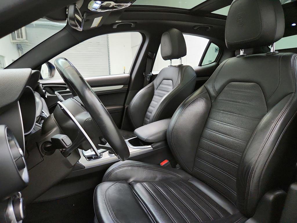 Used 2022 Alfa Romeo Stelvio Veloce AWD/4WD image 14