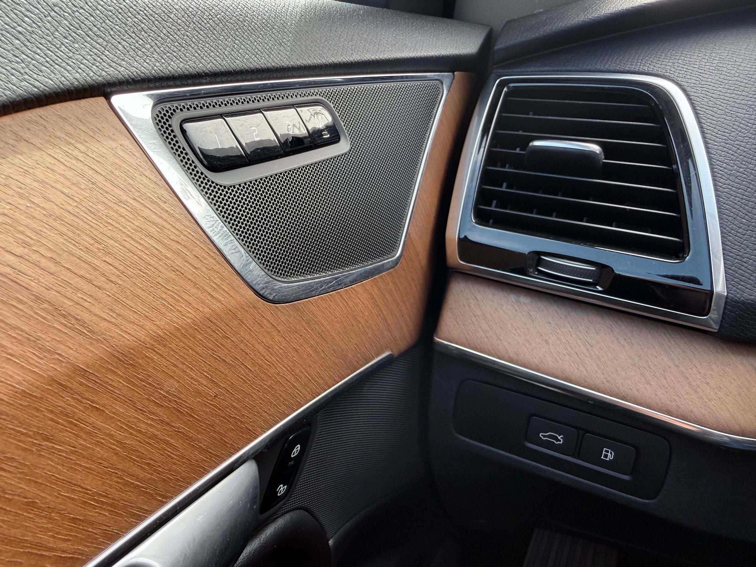 Certified 2023 Volvo XC90 T8 Plus AWD/4WD image 22