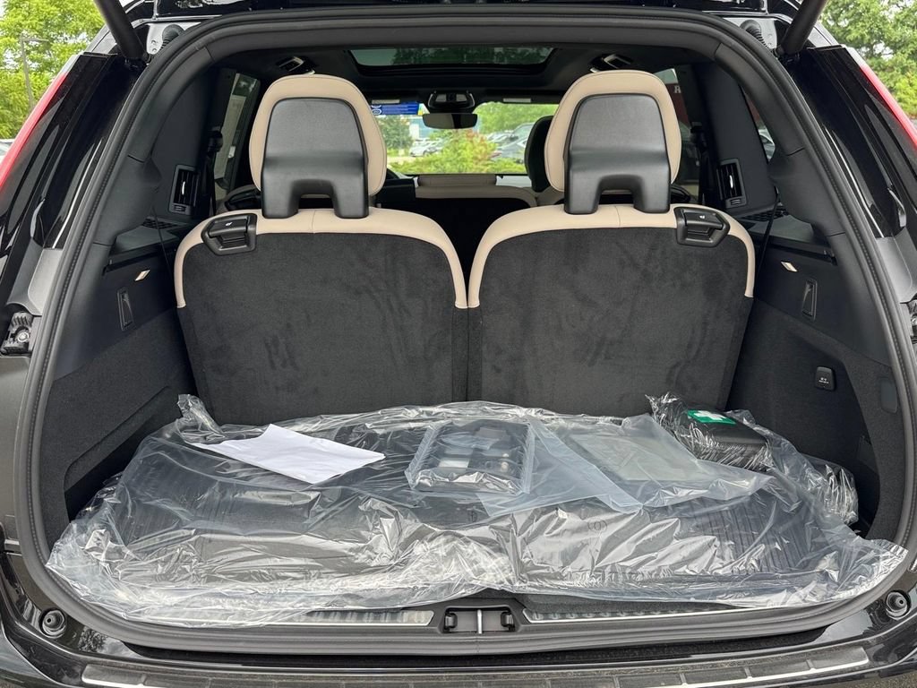 New 2026 Volvo XC90 T8 Plus w/ Protection Package Premier AWD/4WD image 5