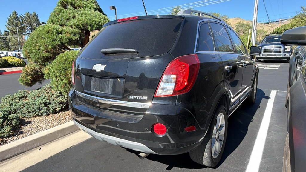 Used 2015 Chevrolet Captiva Sport LTZ FWD image 2