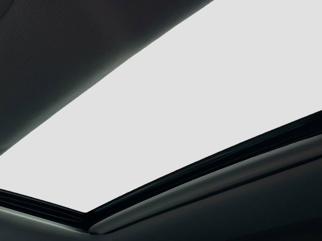 Used 2019 Toyota Highlander XLE image 19