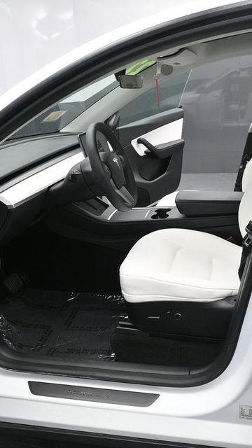 Used 2022 Tesla Model Y Long Range AWD/4WD image 23