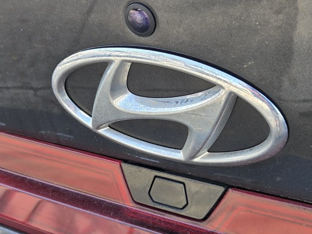 Used 2023 Hyundai Elantra SEL w/ Preferred Accessory Package FWD image 10
