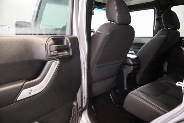 Used 2018 Jeep Wrangler Unlimited Sahara image 26