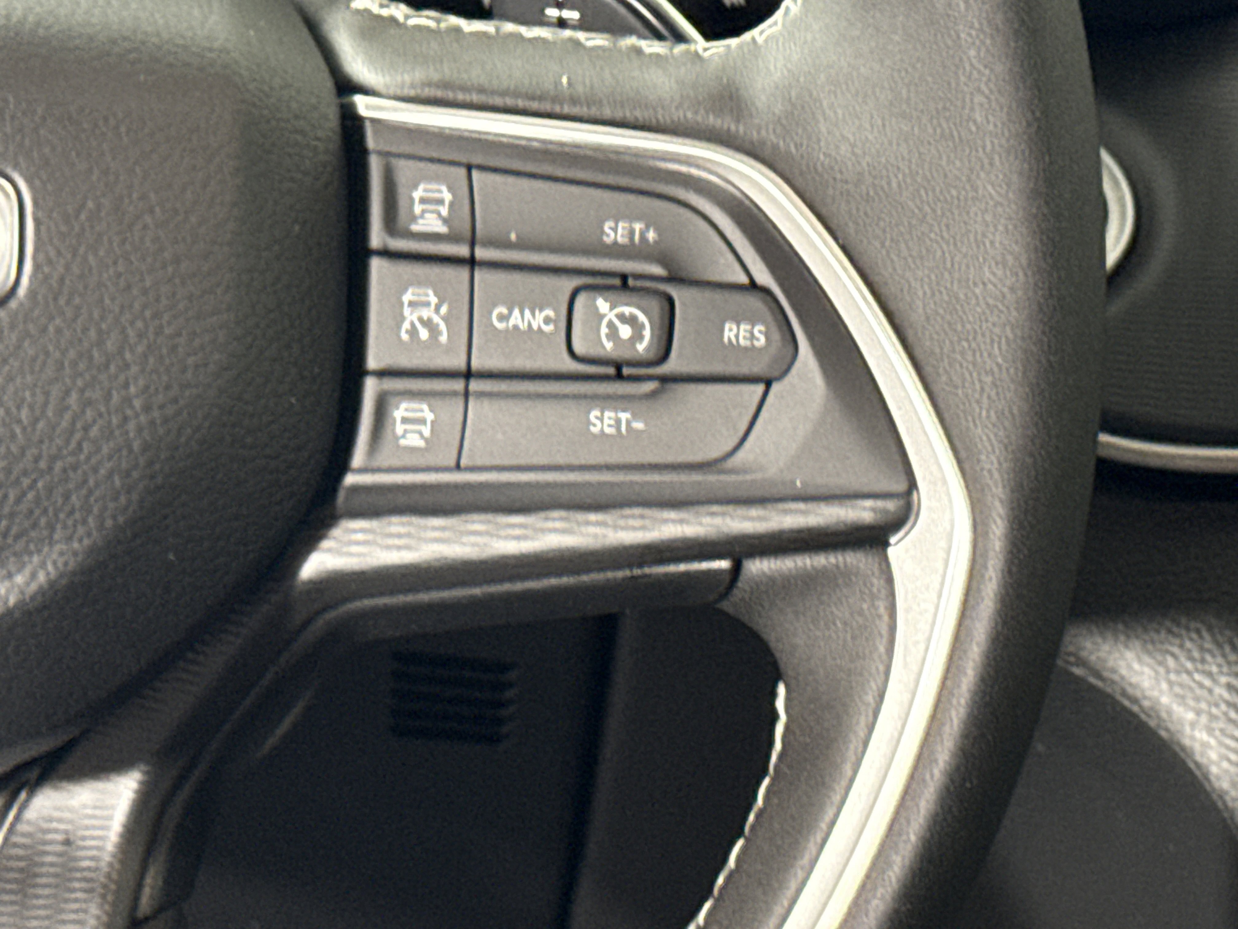 New 2025 Jeep Grand Cherokee L Altitude image 18