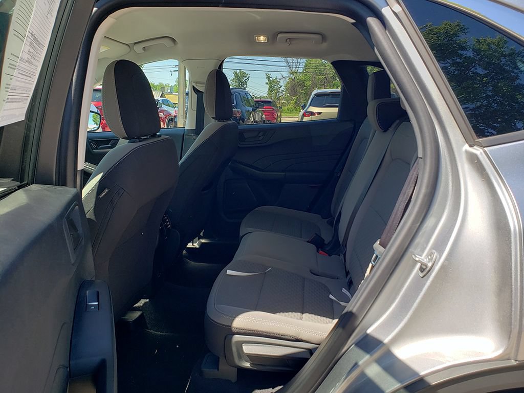 Used 2022 Ford Escape SE w/ Cold Weather Package AWD/4WD image 7