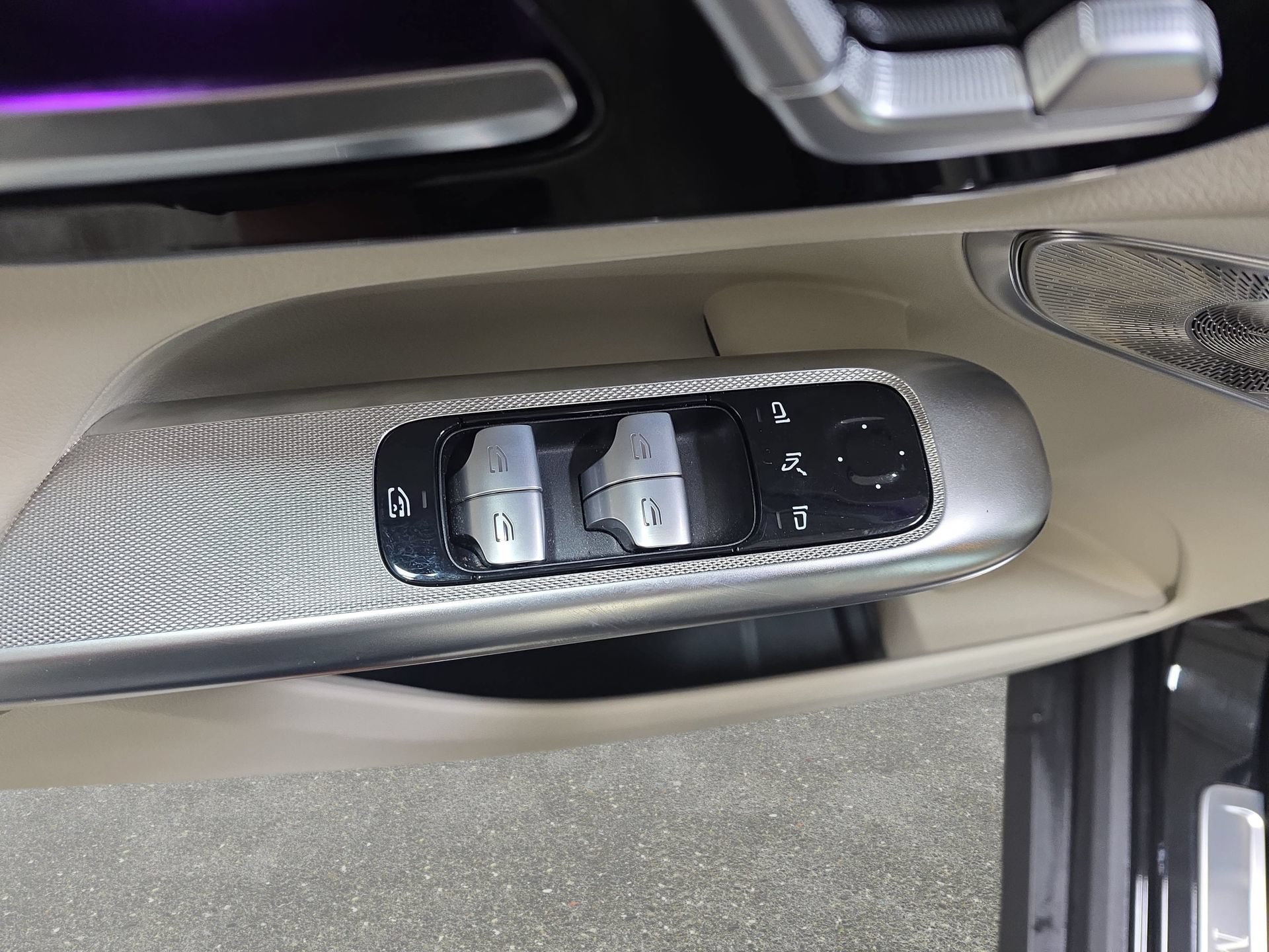Used 2024 Mercedes-Benz GLC 300 4MATIC image 27