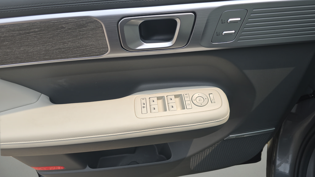 Used 2025 Hyundai Santa Fe Calligraphy AWD/4WD image 16