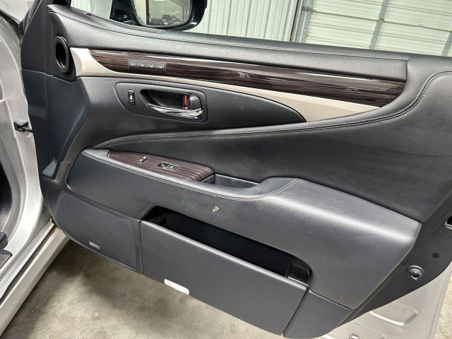 Used 2015 Lexus LS 460 L image 31