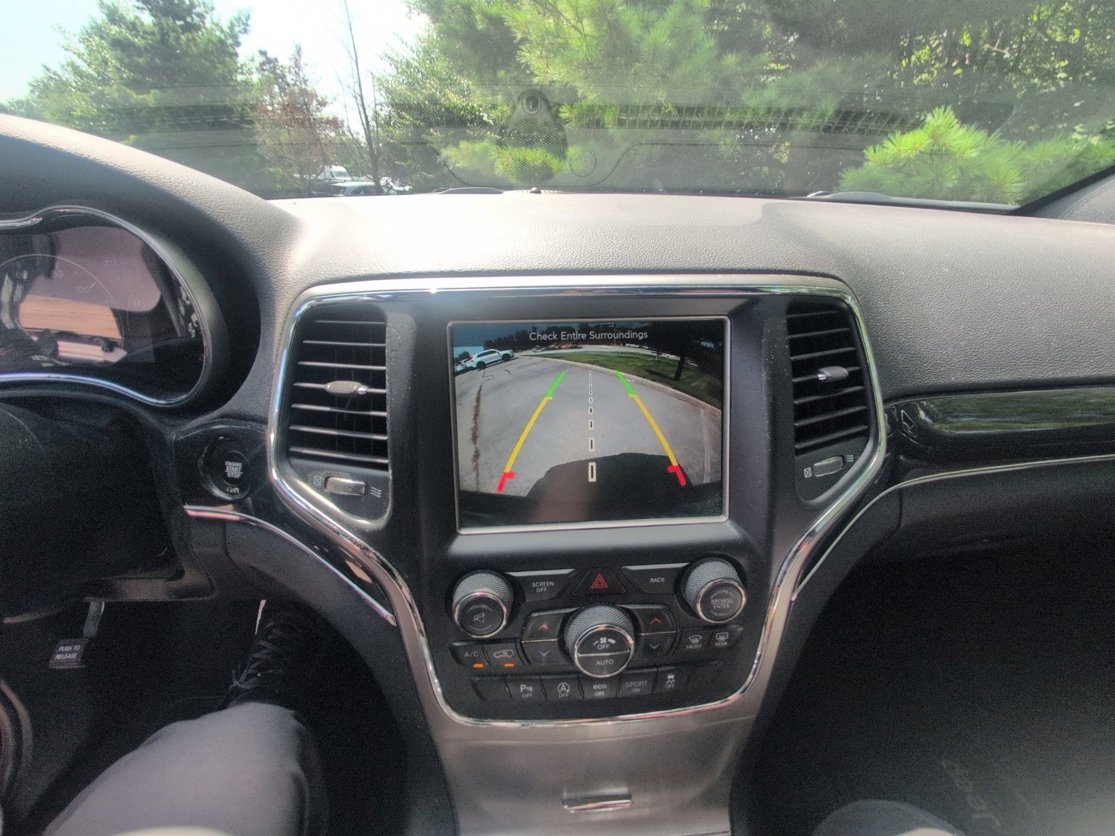Used 2017 Jeep Grand Cherokee Trailhawk AWD/4WD image 3