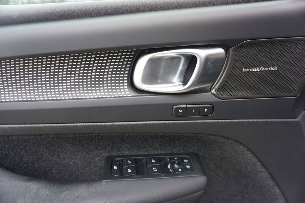 Used 2023 Volvo XC40 B4 Ultimate w/ Climate Package image 4