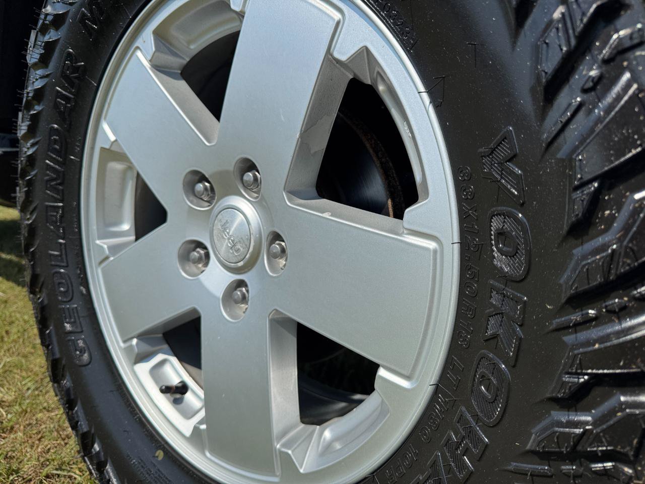 Used 2012 Jeep Wrangler Unlimited Sahara AWD/4WD image 9