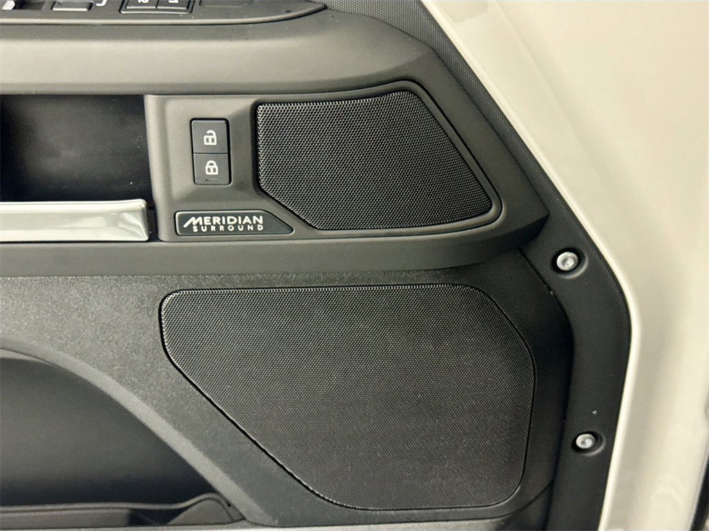 New 2026 Land Rover Defender 110 X-Dynamic SE image 18