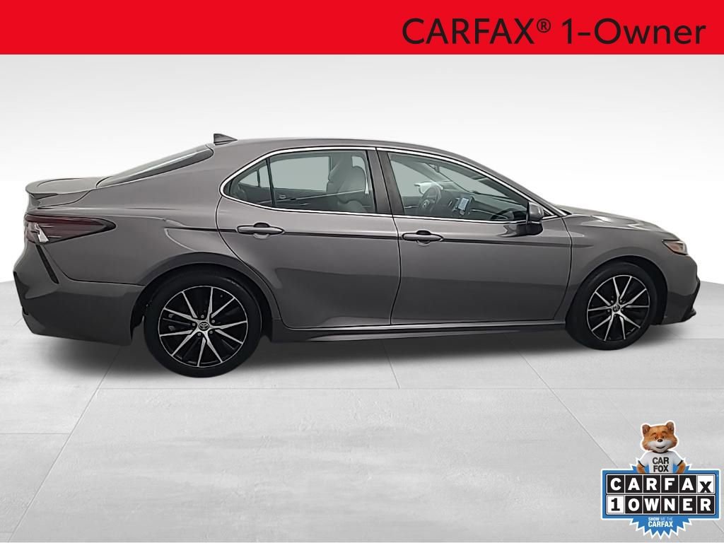 Used 2023 Toyota Camry SE image 2