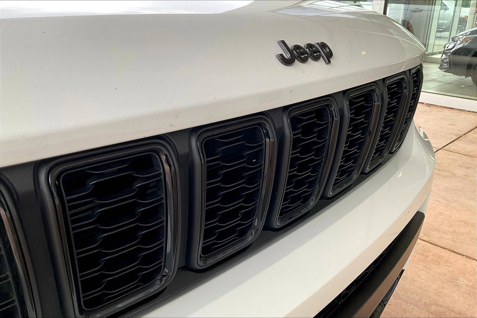 Used 2023 Jeep Grand Cherokee L Laredo AWD/4WD image 31