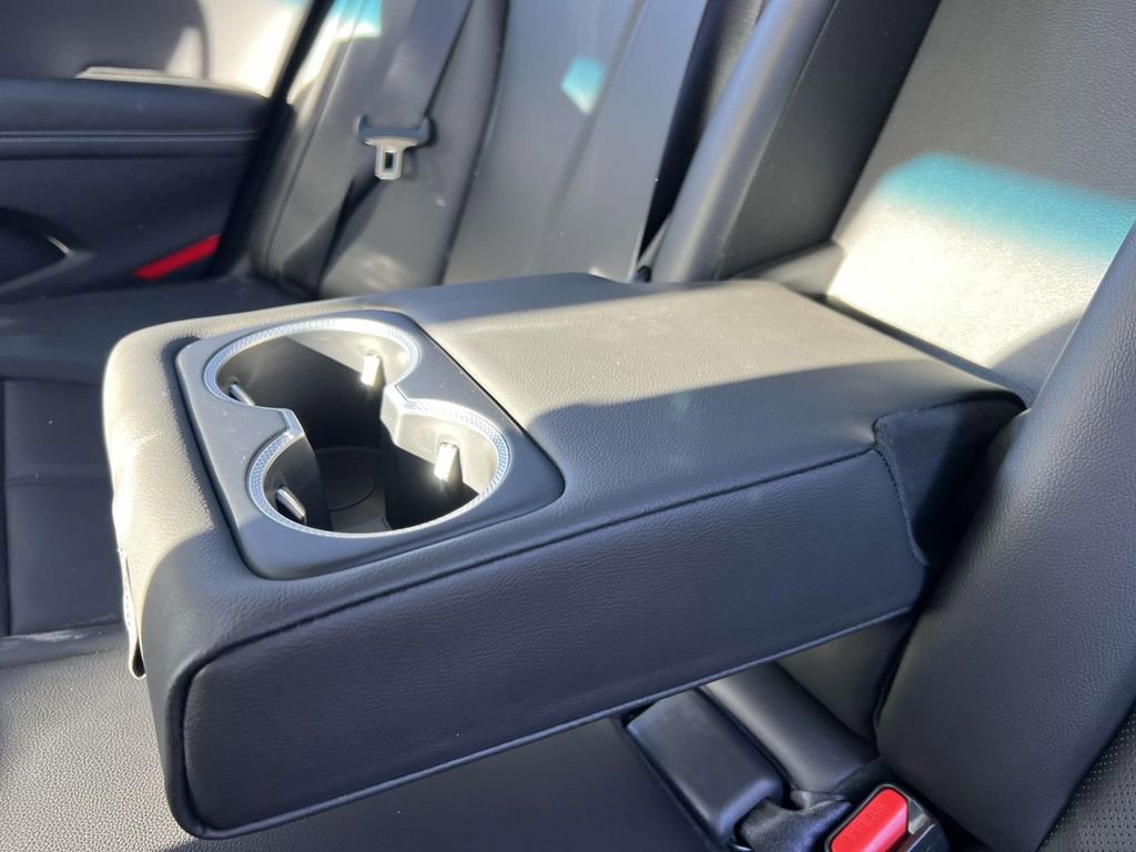 Used 2024 Genesis G70 2.5T image 10