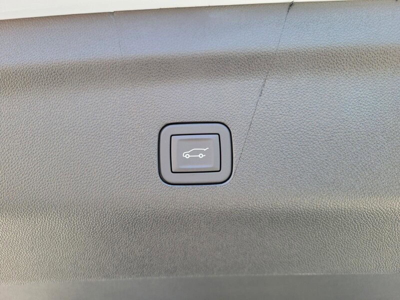 New 2026 GMC Yukon XL Denali w/ Sun & Power Step Package image 9