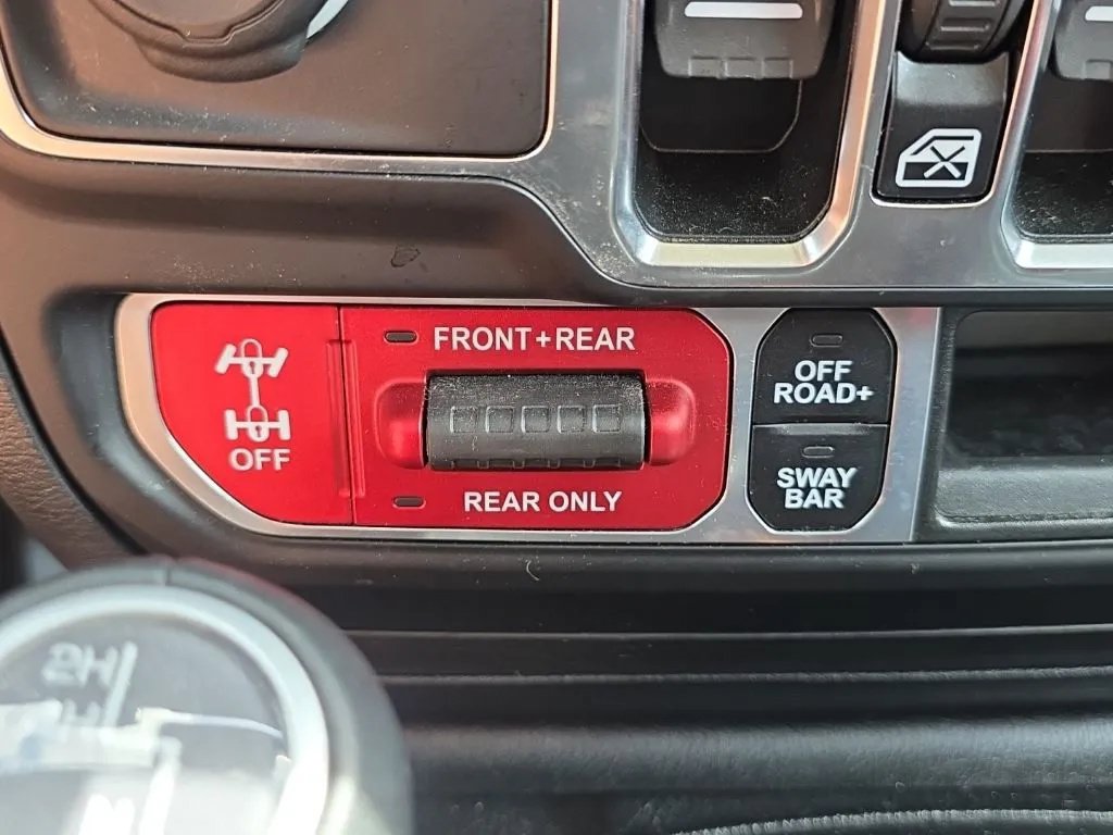 Used 2021 Jeep Gladiator Rubicon AWD/4WD image 32