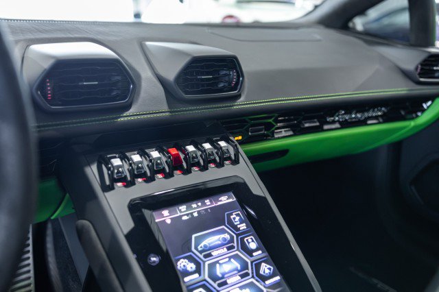 Used 2022 Lamborghini Huracan EVO RWD image 39
