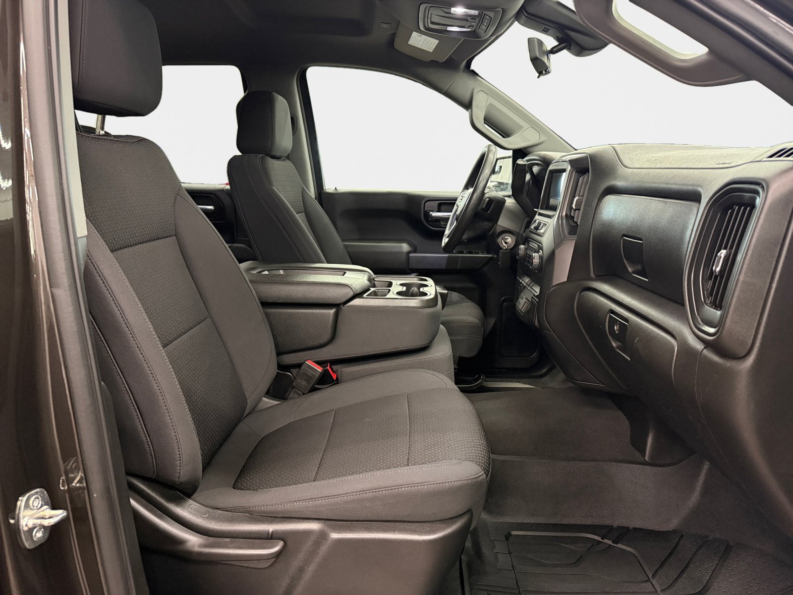 Used 2022 Chevrolet Silverado 1500 Custom w/ Safety Confidence Package AWD/4WD image 12