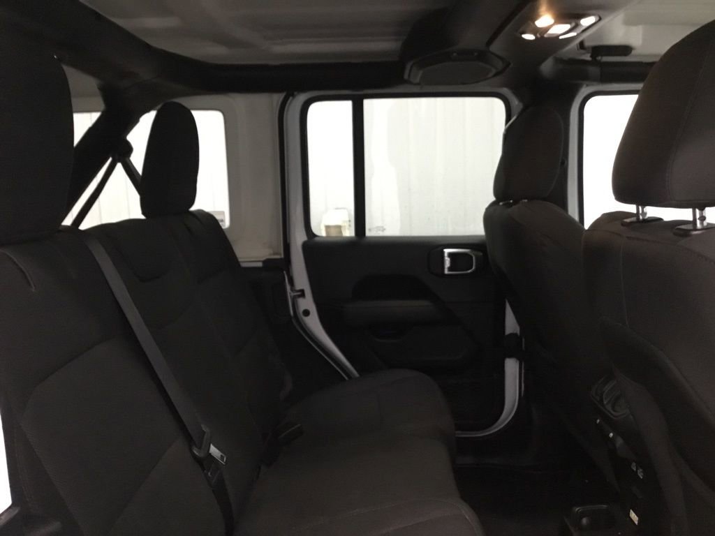 Used 2023 Jeep Wrangler Sahara image 17