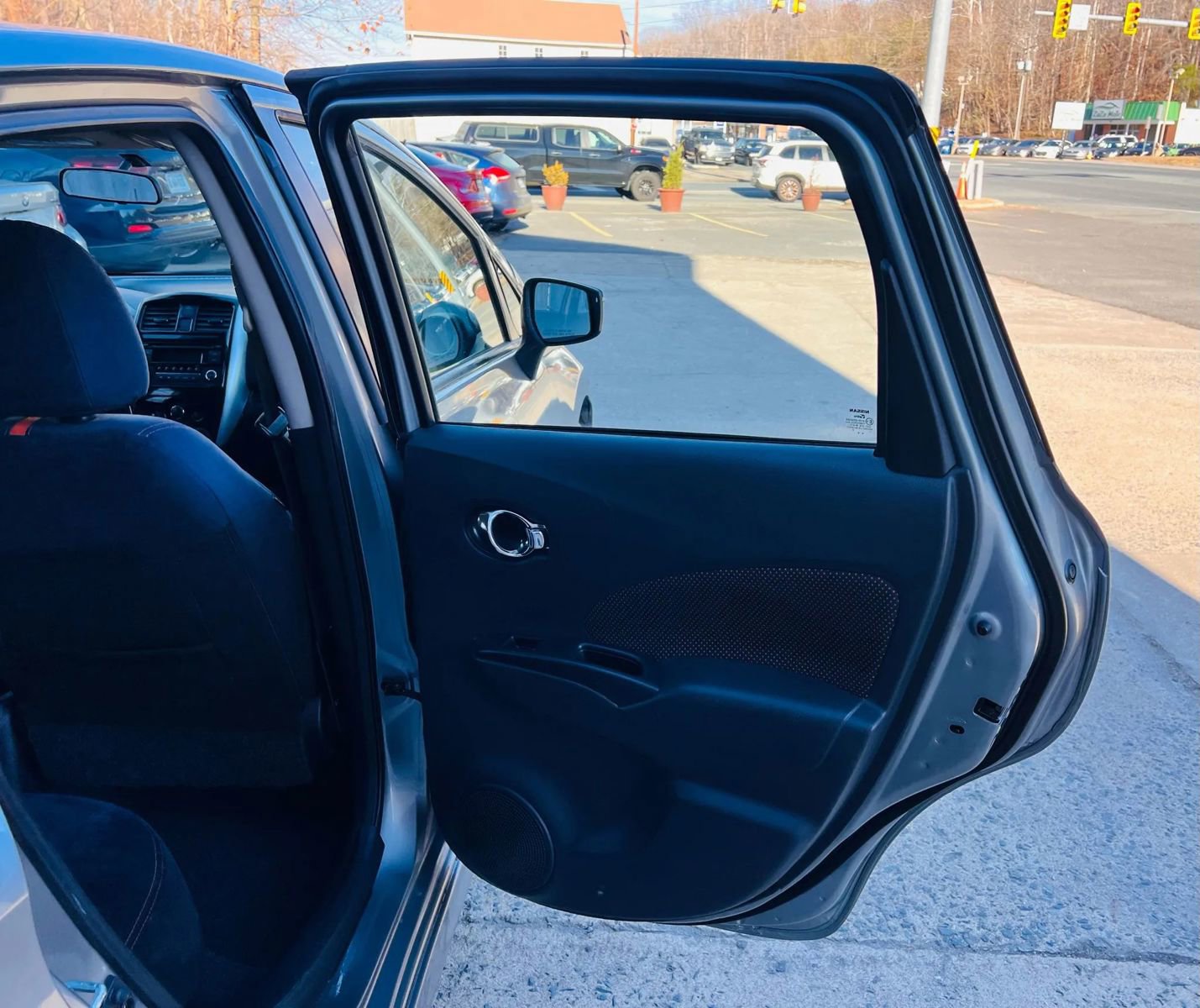 Used 2015 Nissan Versa Note SR w/ Chrome Package image 20