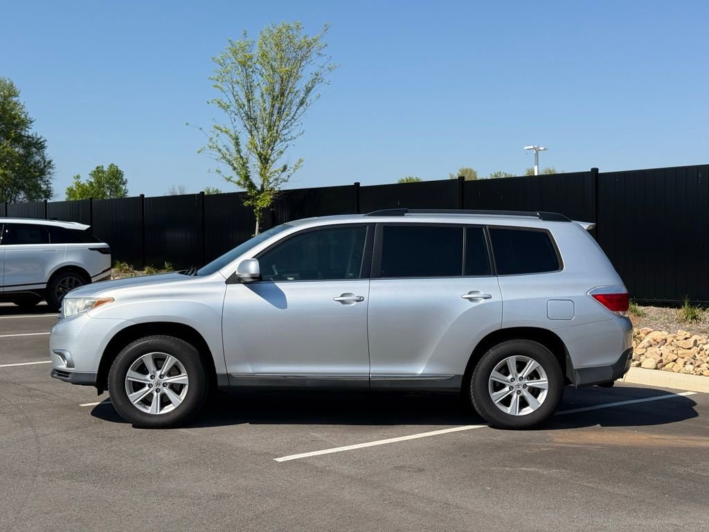 Used 2011 Toyota Highlander SE w/ Tow Pkg image 11