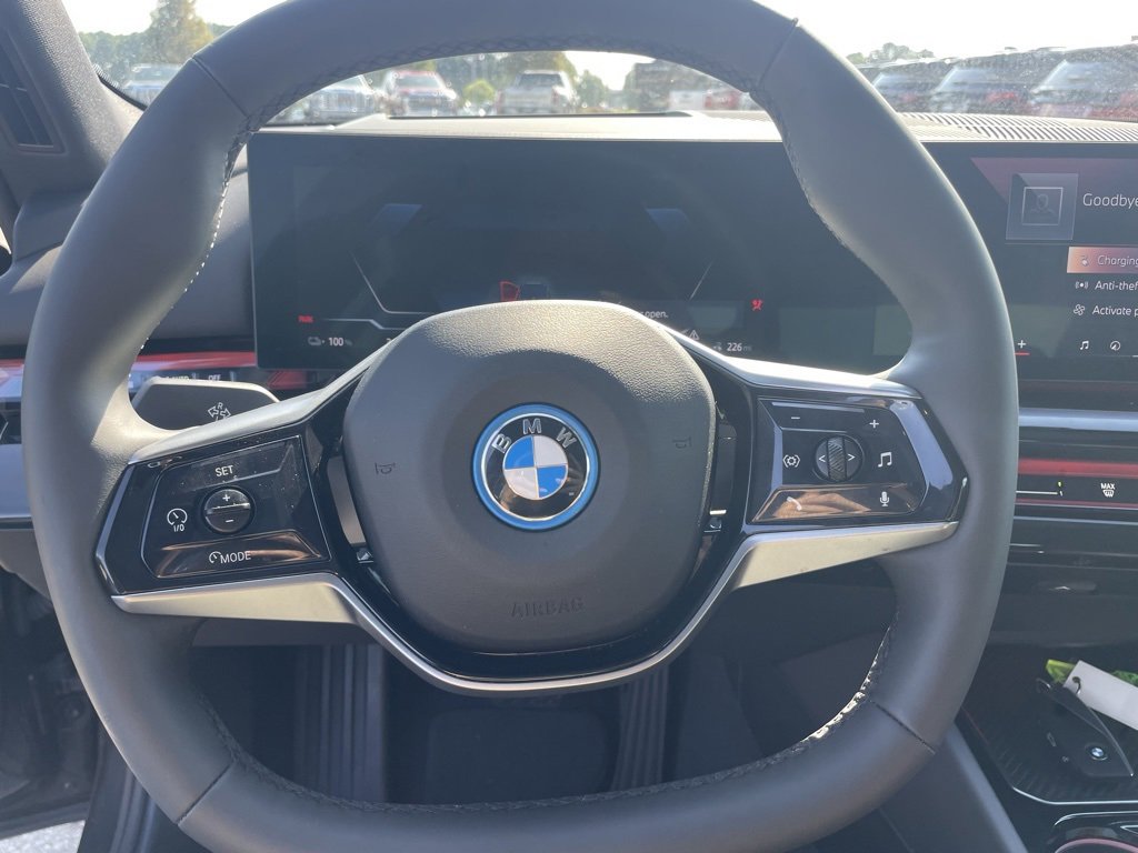 Used 2024 BMW i5 eDrive40i image 12