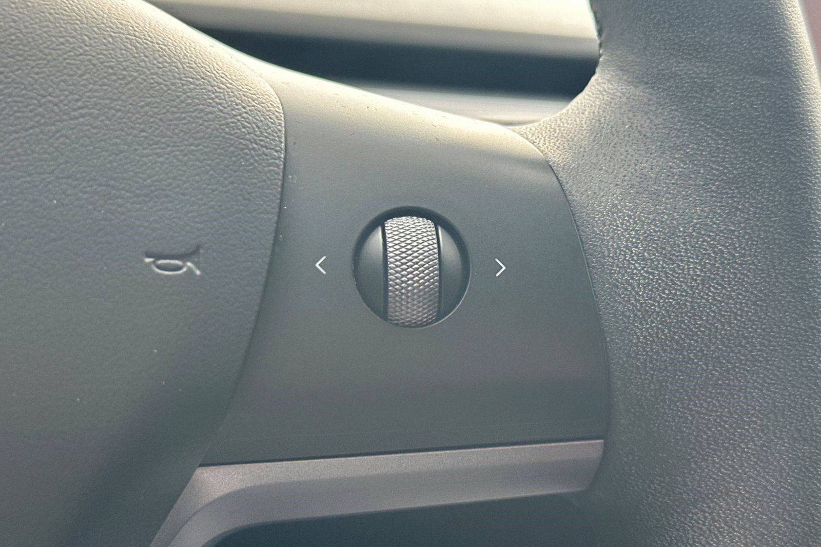 Used 2022 Tesla Model Y Long Range image 31