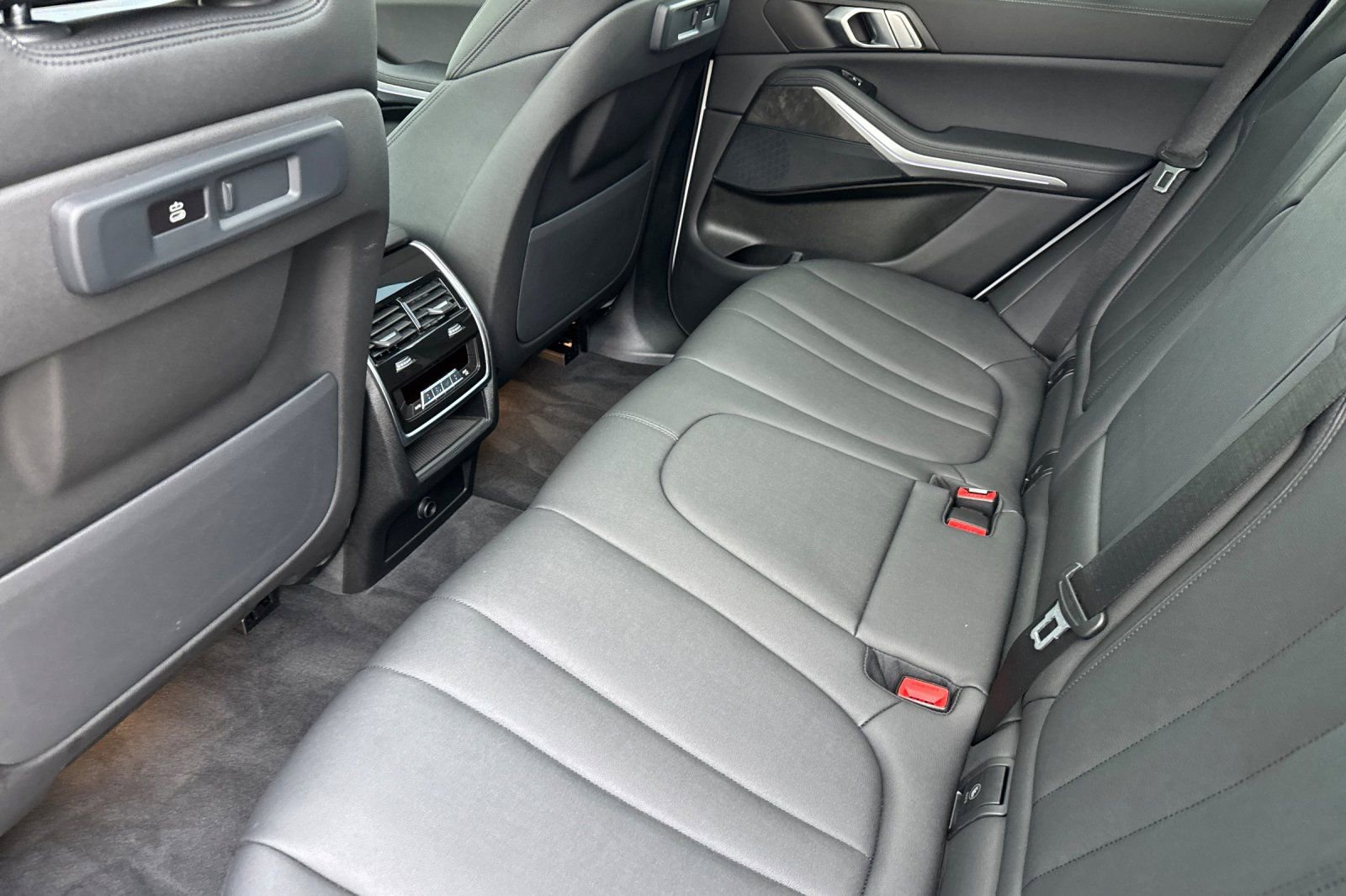 Used 2022 BMW X5 xDrive40i w/ Parking Assistance Package image 12