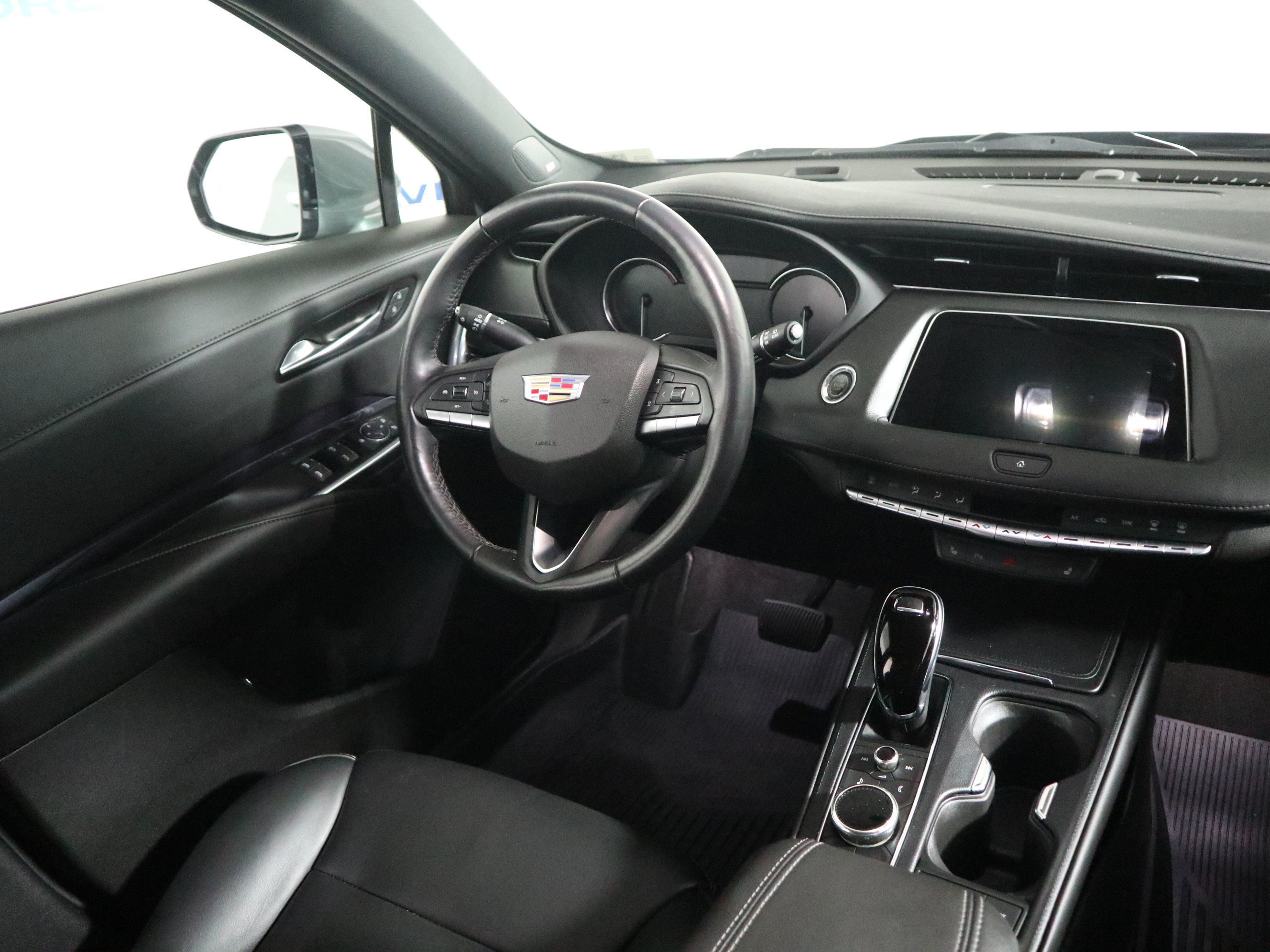 Used 2023 Cadillac XT4 Luxury w/ Cold Weather Package FWD image 15