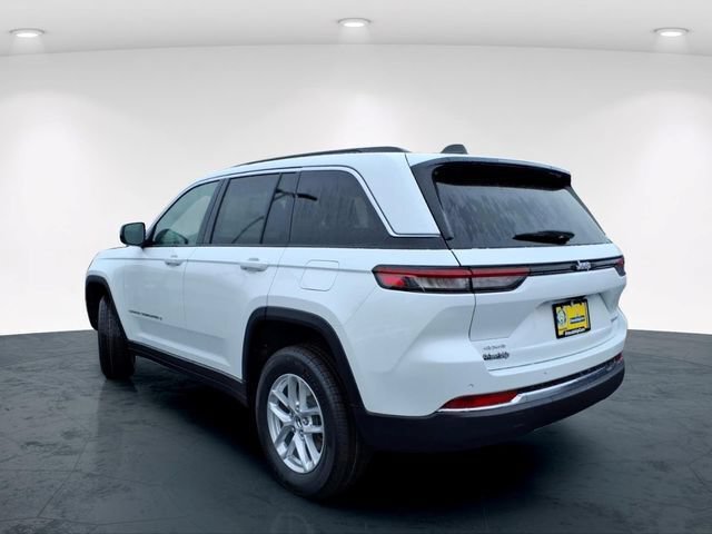 New 2026 Jeep Grand Cherokee Laredo w/ Trailer Tow Package AWD/4WD image 7