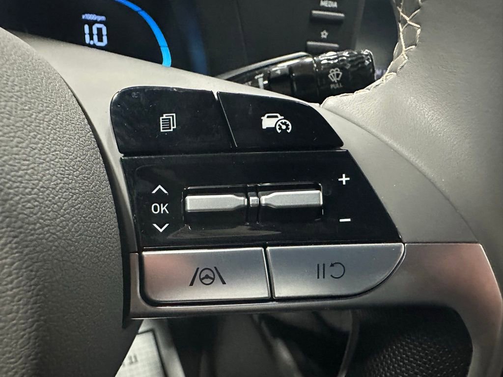 Used 2025 Hyundai Elantra Sport image 20