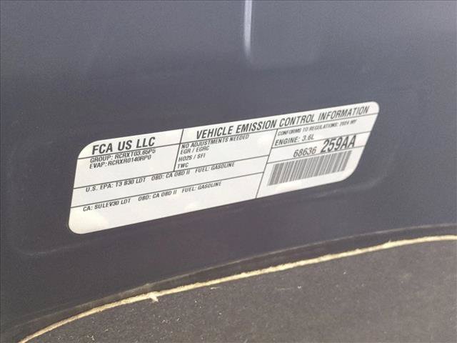 Used 2024 Chrysler Pacifica Touring-L FWD image 26