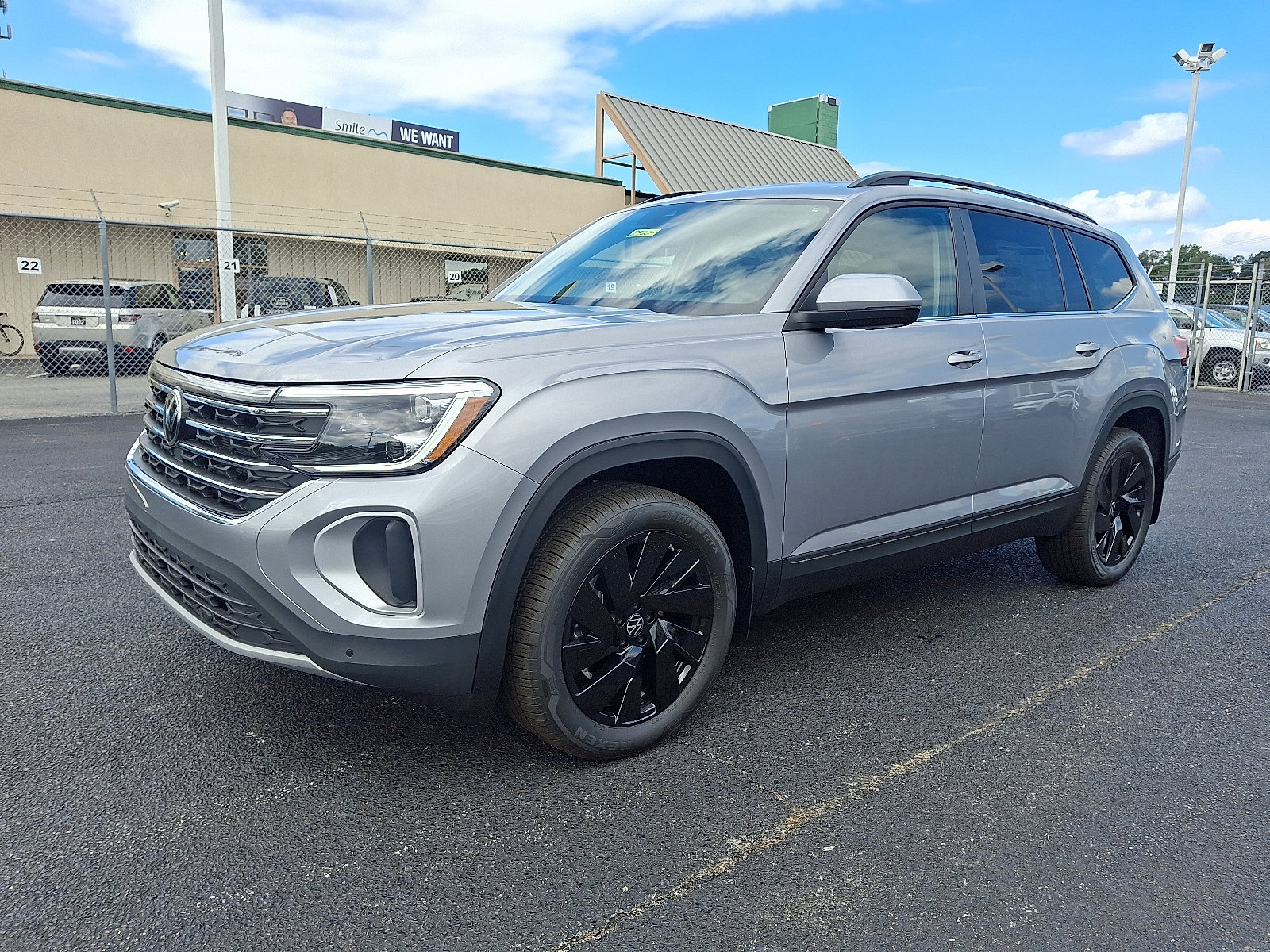 New 2026 Volkswagen Atlas SE image 2
