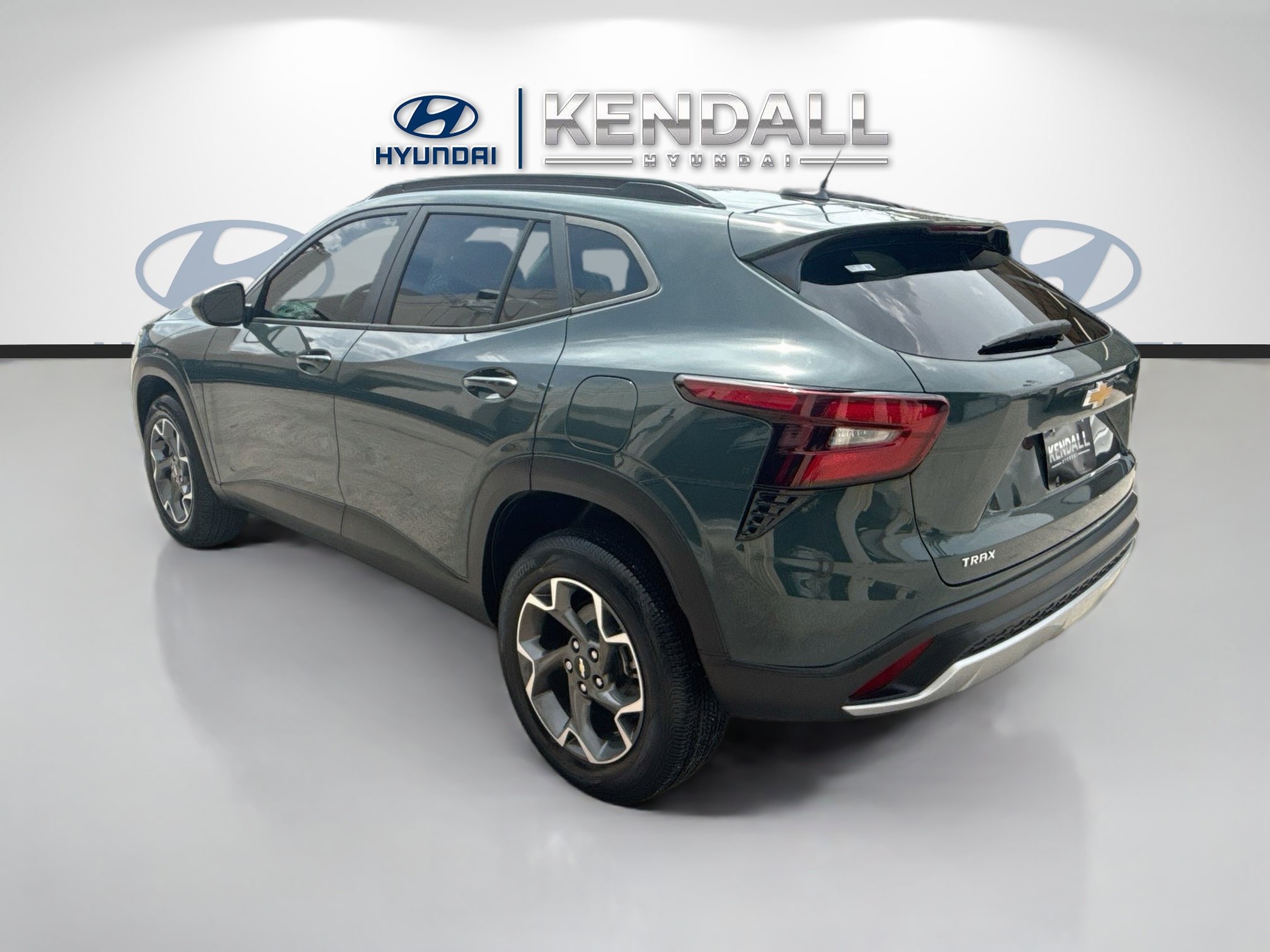 Used 2025 Chevrolet Trax LT FWD image 4