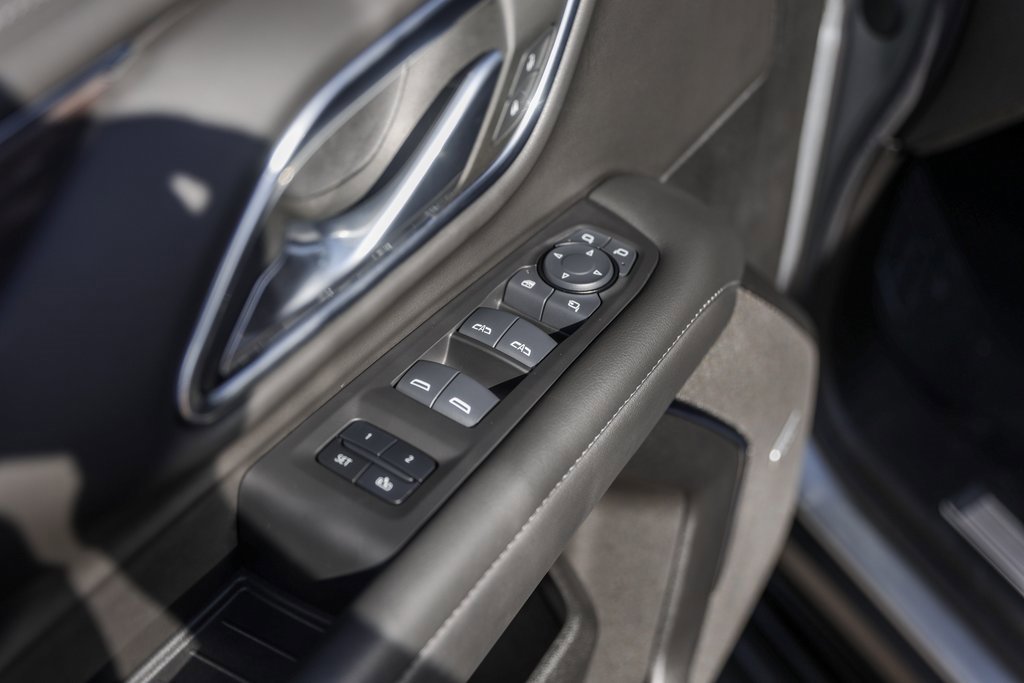 Used 2024 Chevrolet Tahoe LT w/ Luxury Package image 24