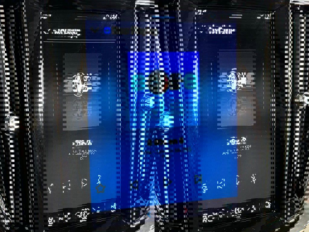 New 2024 Volvo S60 B5 Plus w/ Climate Package image 25