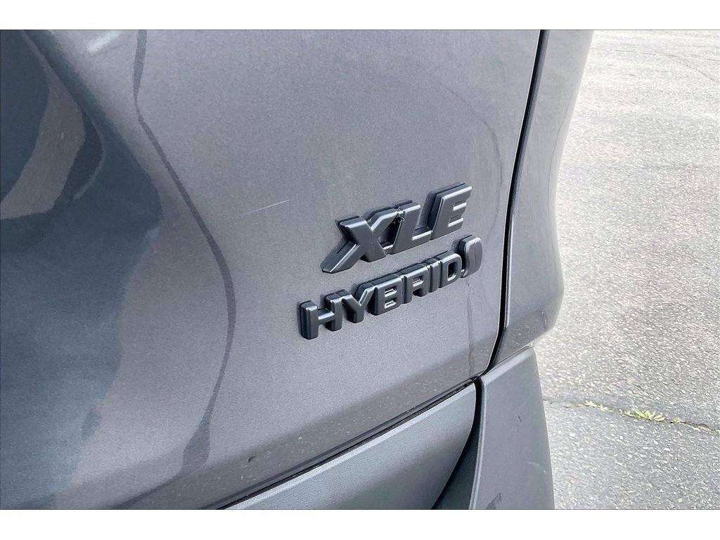 Used 2024 Toyota RAV4 XLE AWD/4WD image 9