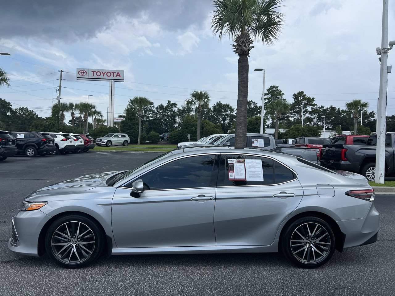 Used 2021 Toyota Camry XLE w/ Navigation Package FWD image 7